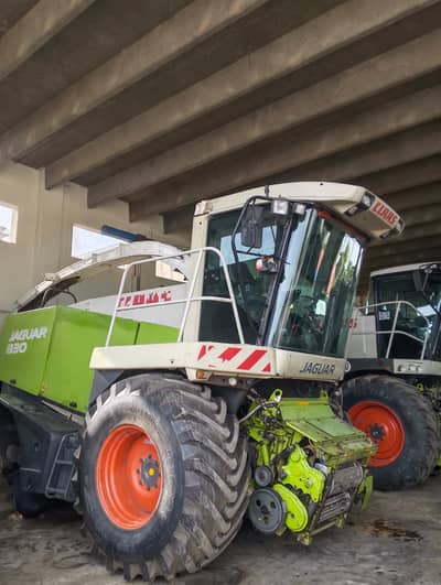 Harvester Claas -830 with Kemper cutter head