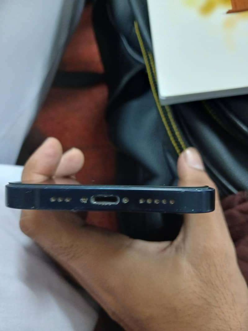Apple iPhone 12 1