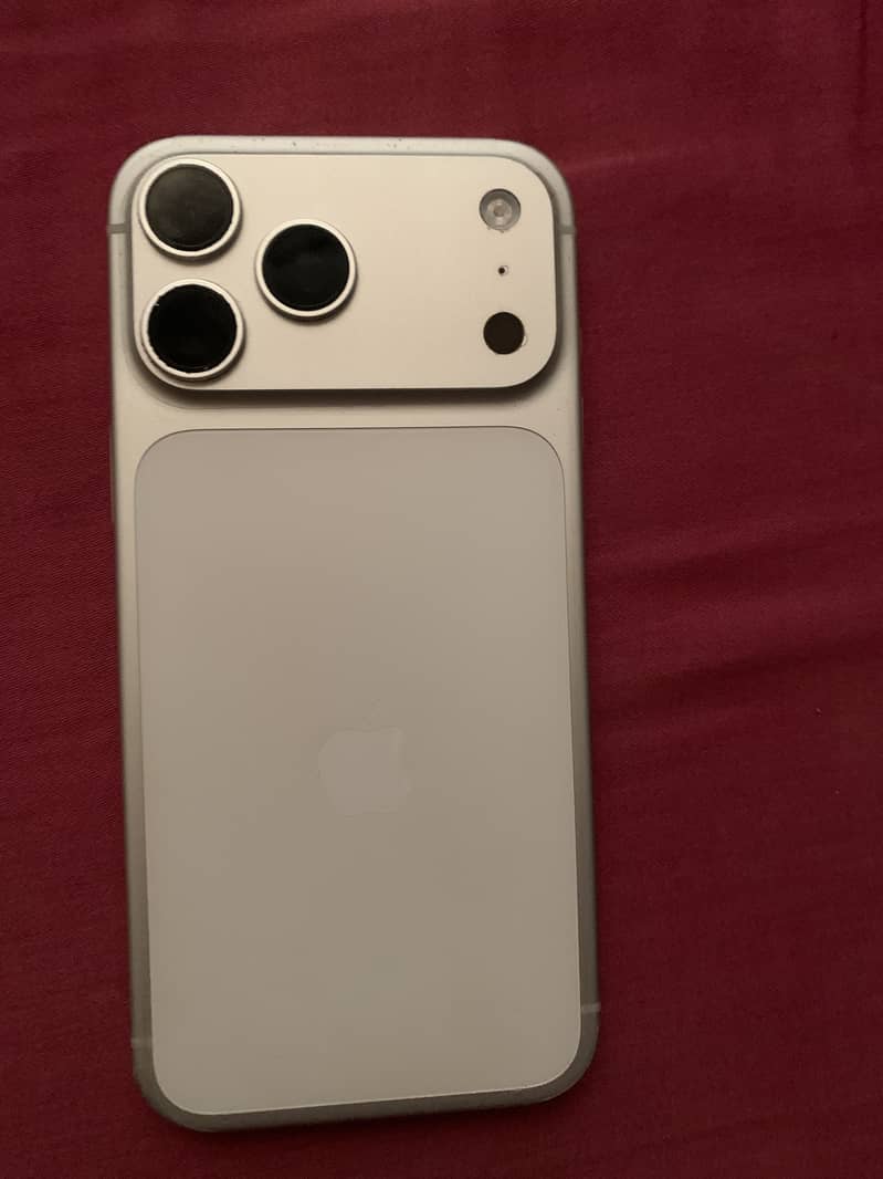 Apple iPhone 17 Pro Max 4