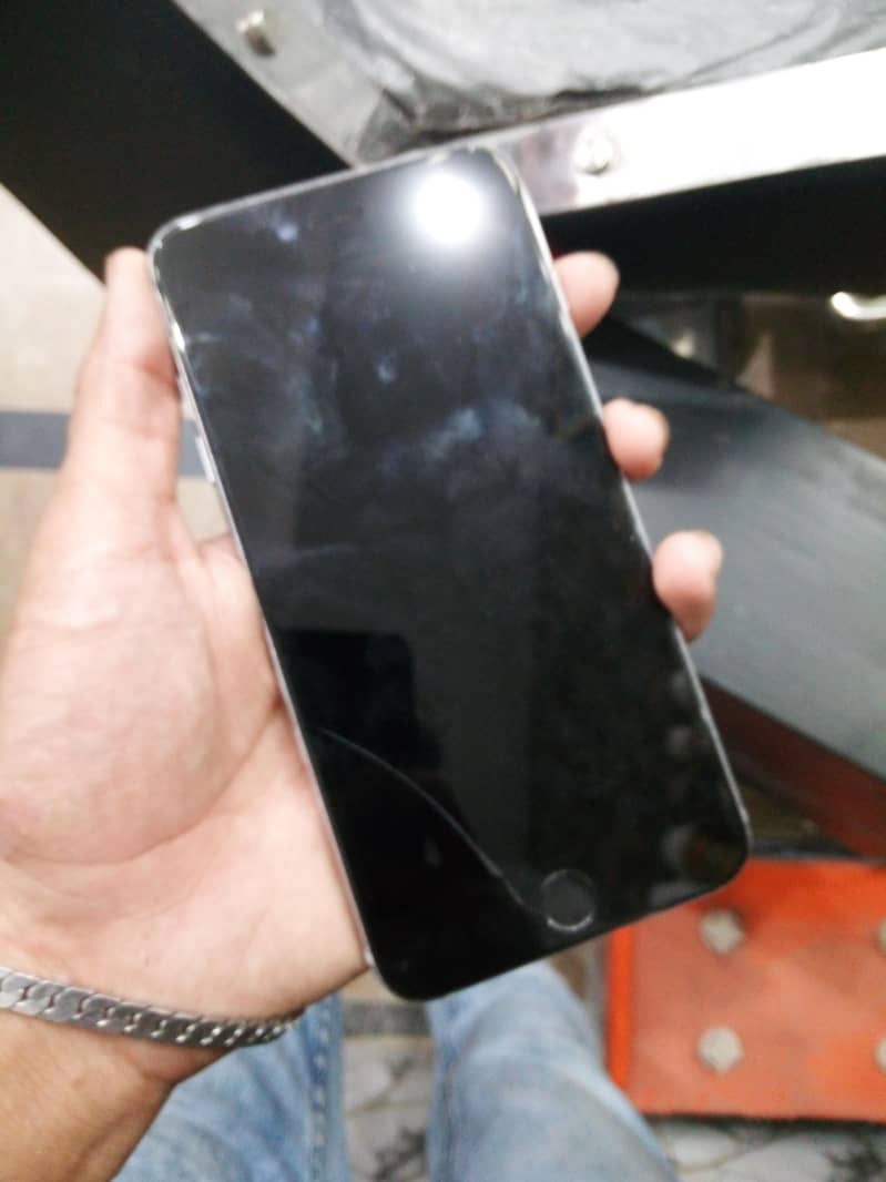 Apple iPhone 6S Plus 1