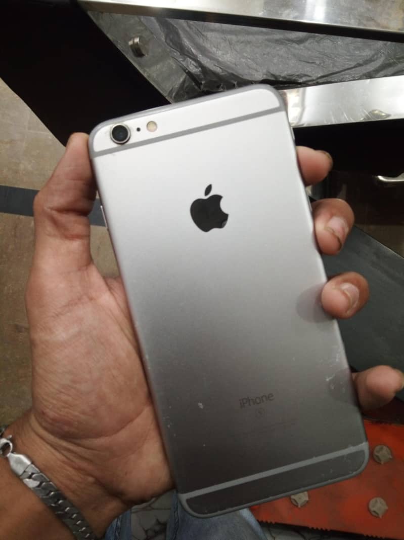 Apple iPhone 6S Plus 2