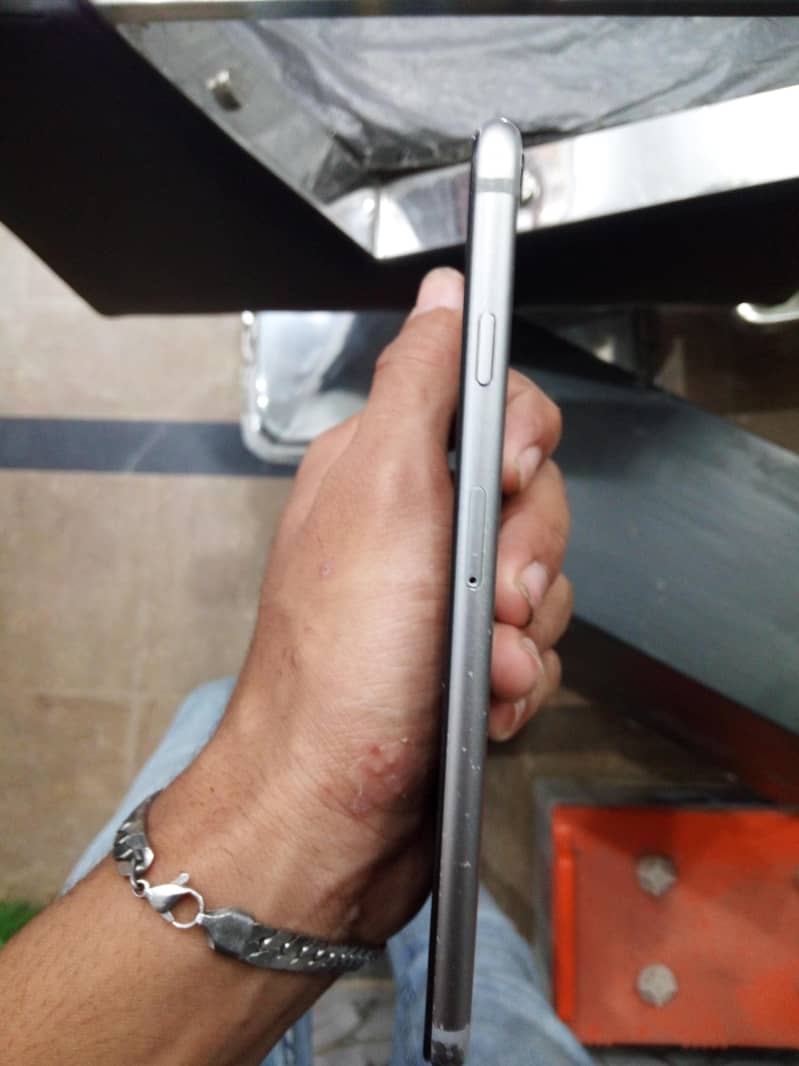 Apple iPhone 6S Plus 4