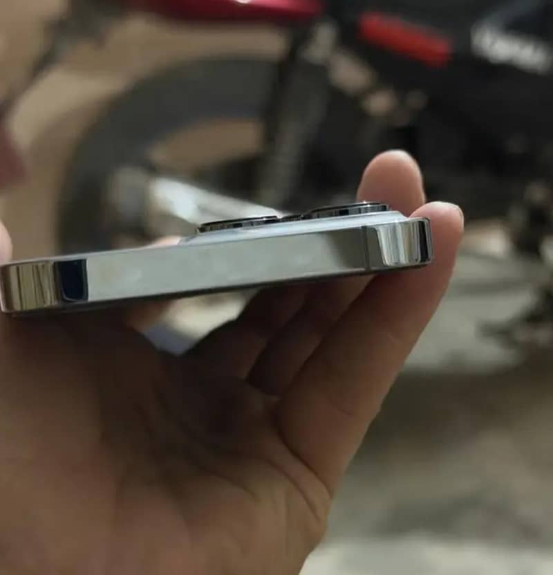 Apple iPhone 13 Pro 3