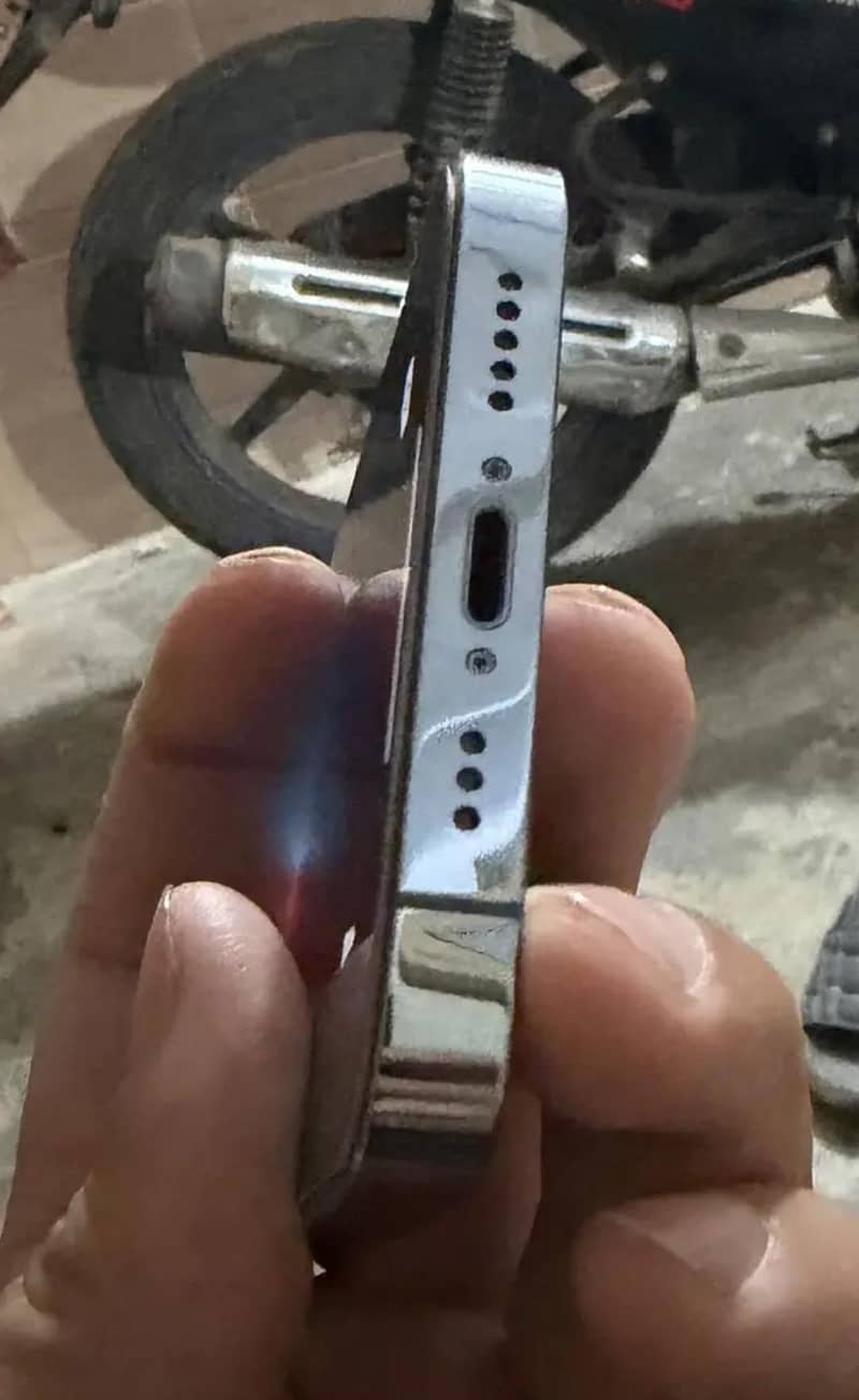 Apple iPhone 13 Pro 4