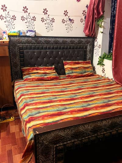 used condition king size bed best quality ka Kam hwa ha is par