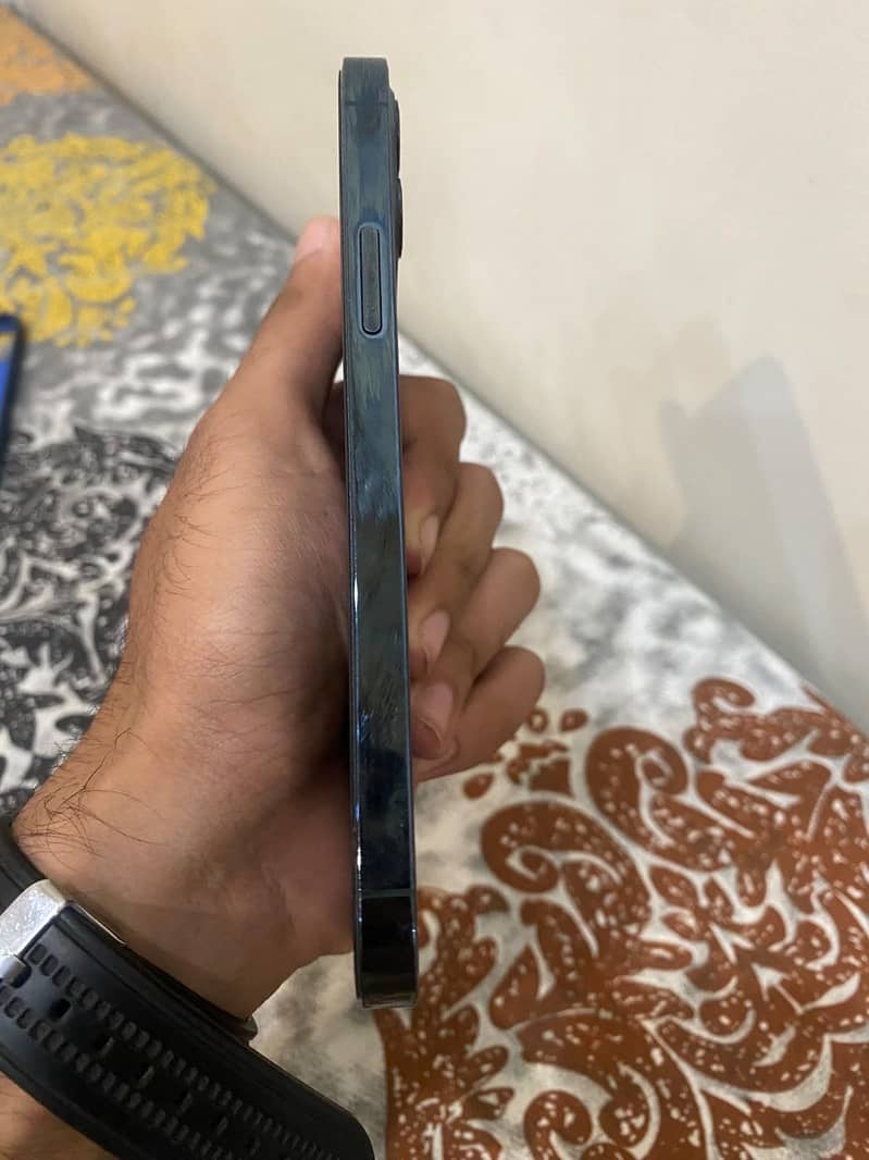 Apple iPhone 12 Pro 2