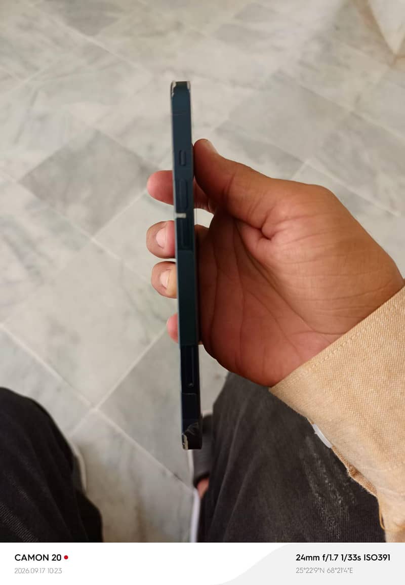 Apple iPhone 13 2