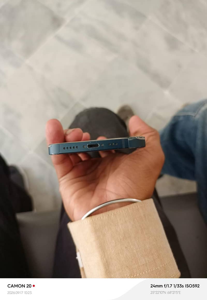 Apple iPhone 13 4