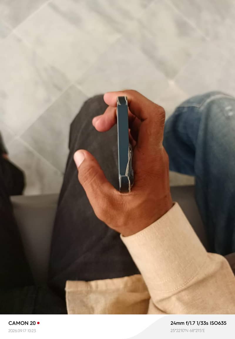 Apple iPhone 13 5