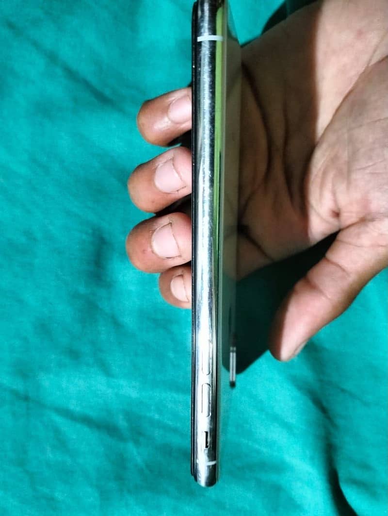 Apple iPhone X 3