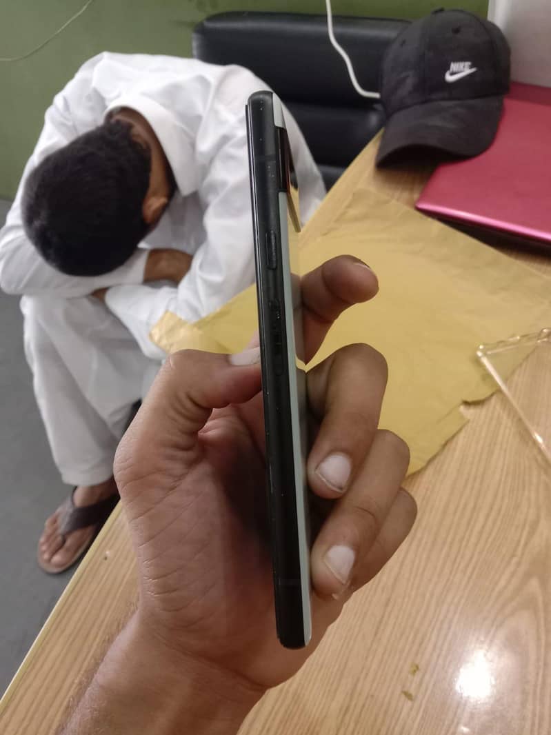 Google Pixel 6a 5