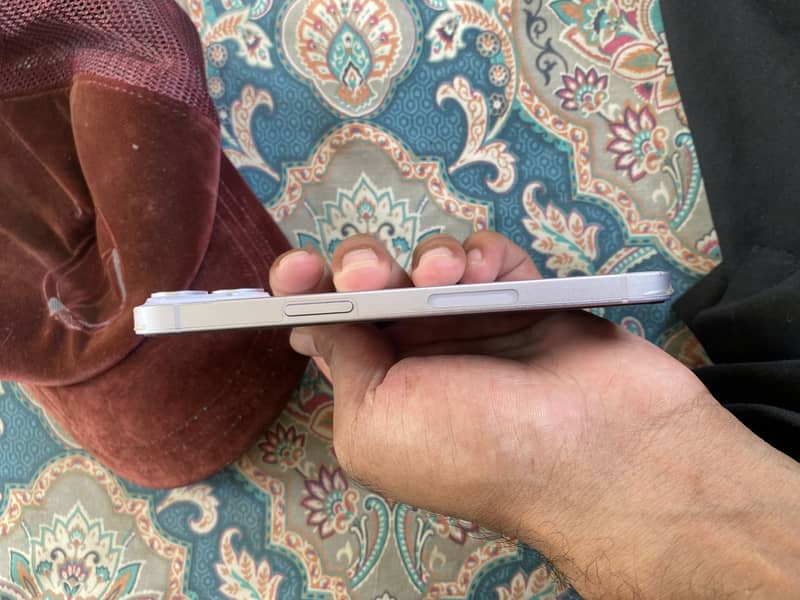 iPhone 14 4