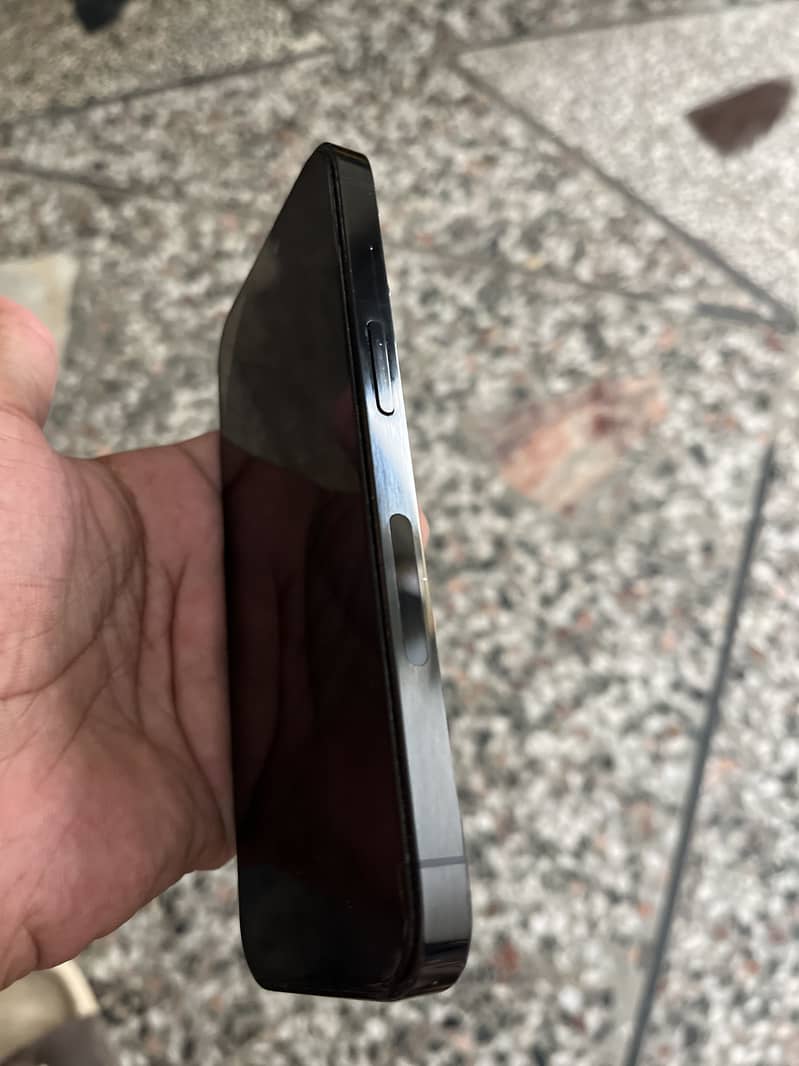 Apple iPhone 14 Pro 2