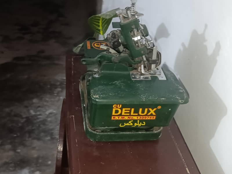 Deulax Overlock machine 0