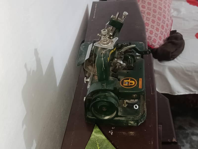 Deulax Overlock machine 1