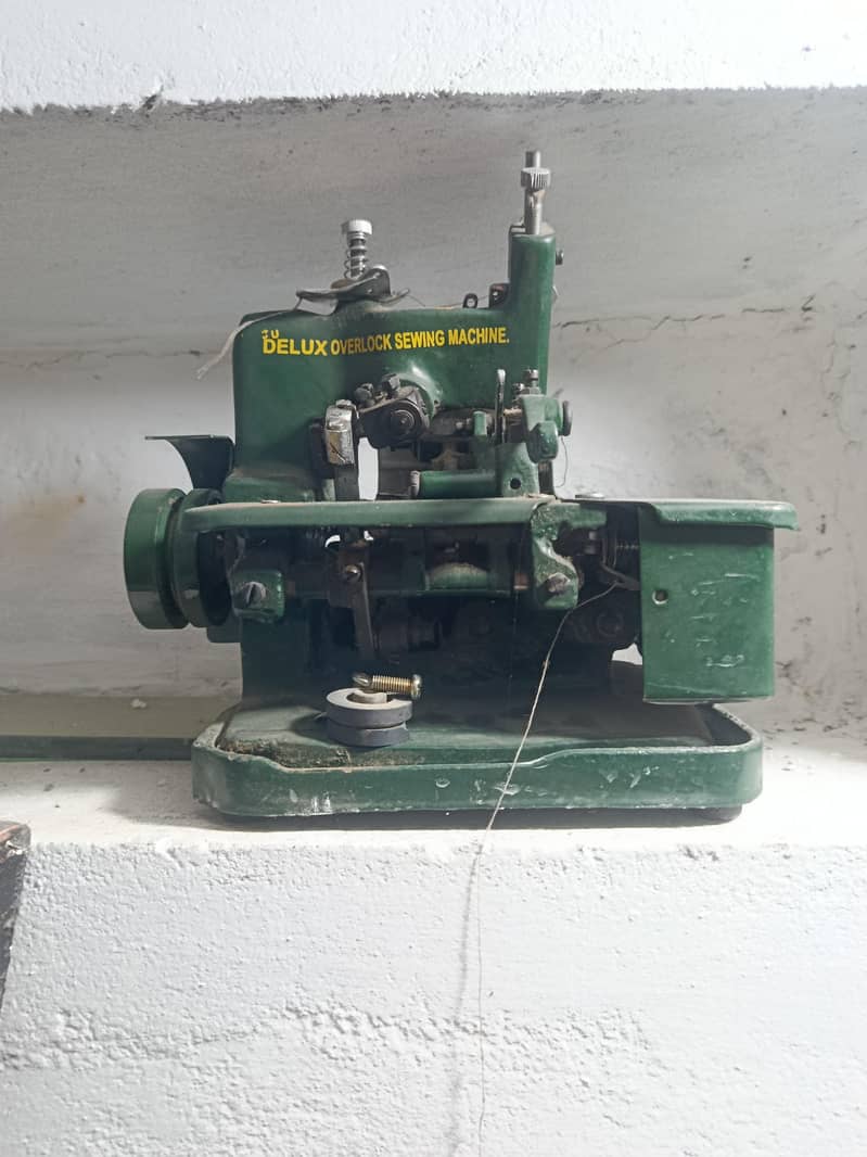 Deulax Overlock machine 4