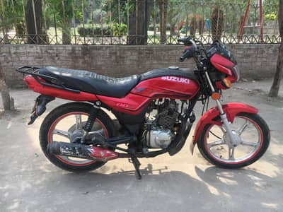 Suzuki Red bike for sale in excellent condition 03004482496