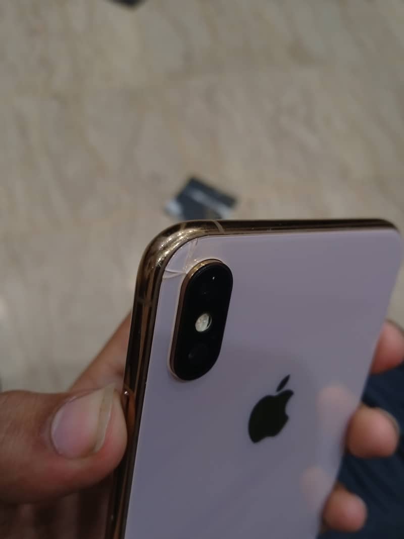 Apple iPhone XS Max 3