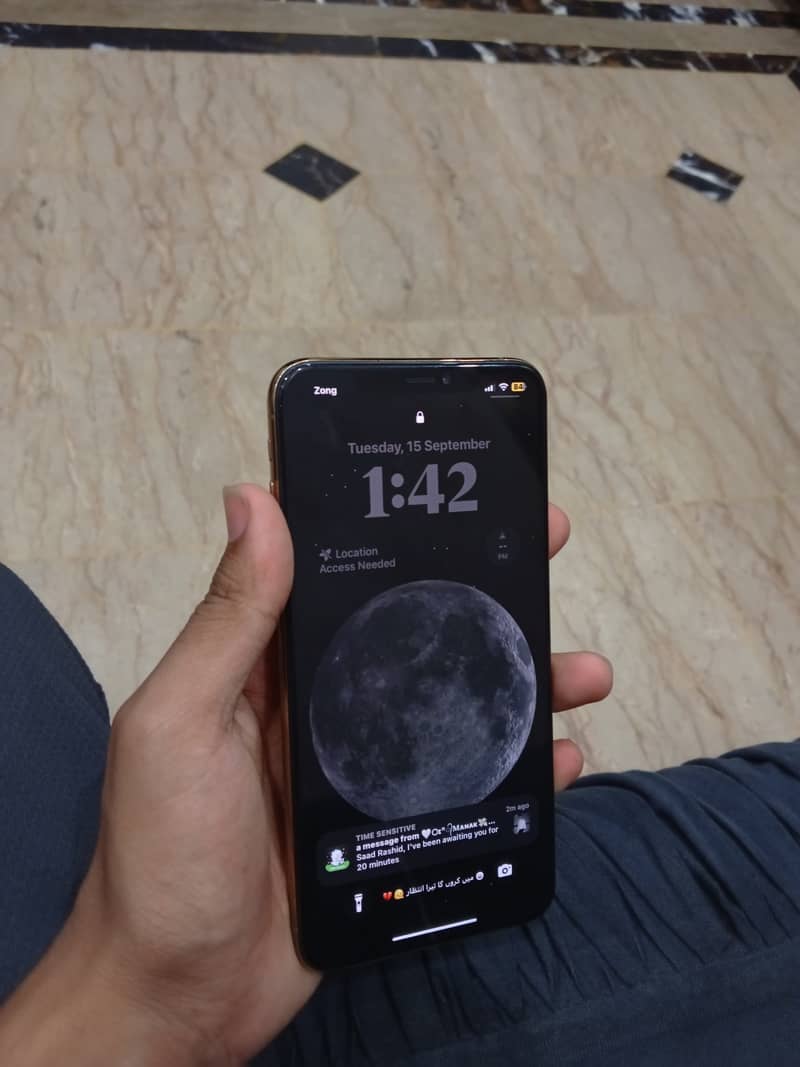 Apple iPhone XS Max 4