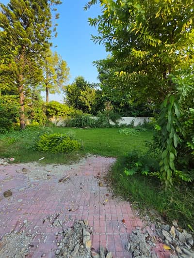 Spacious 1066 Square Yards Residential Plot Available For sale In F-7