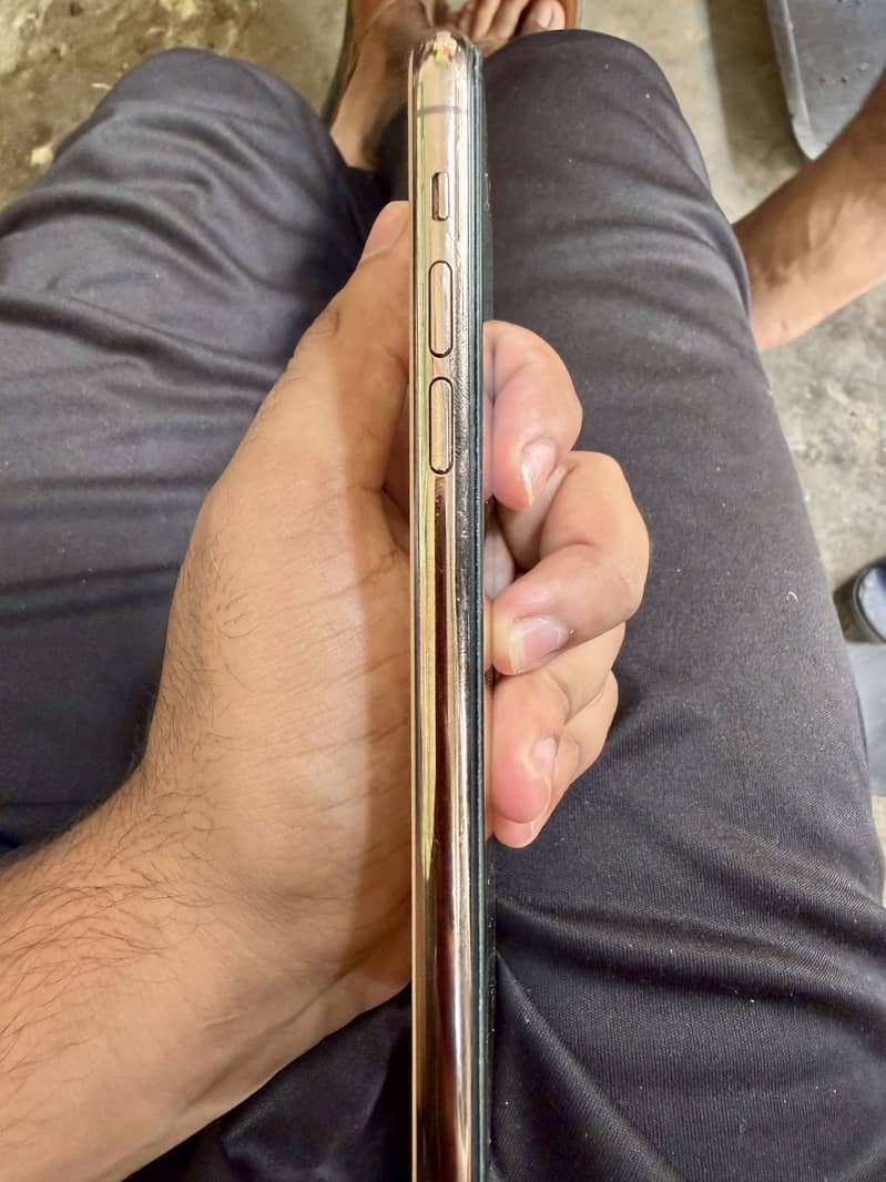 Apple iPhone 11 Pro Max 2