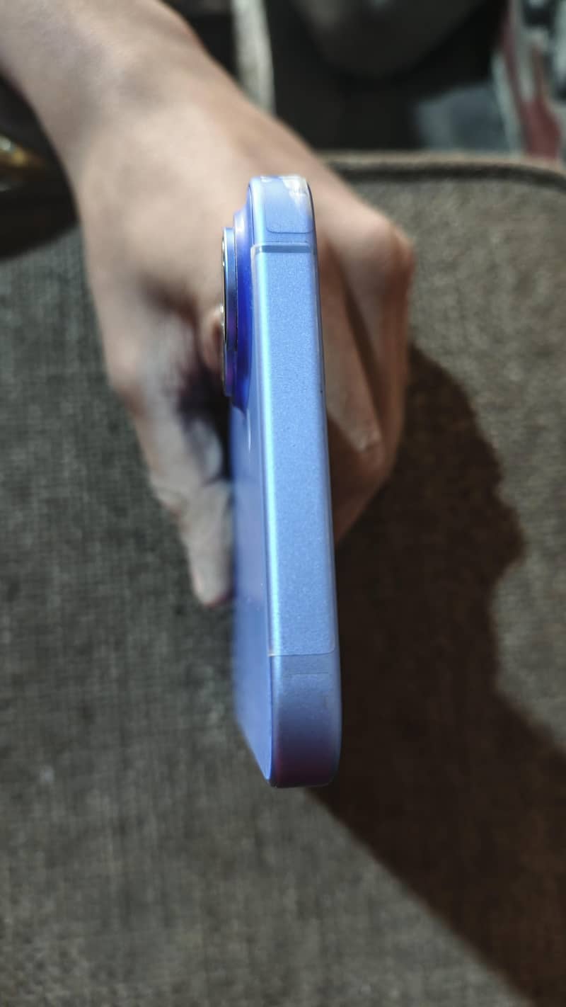 Apple iPhone 16 Plus 4