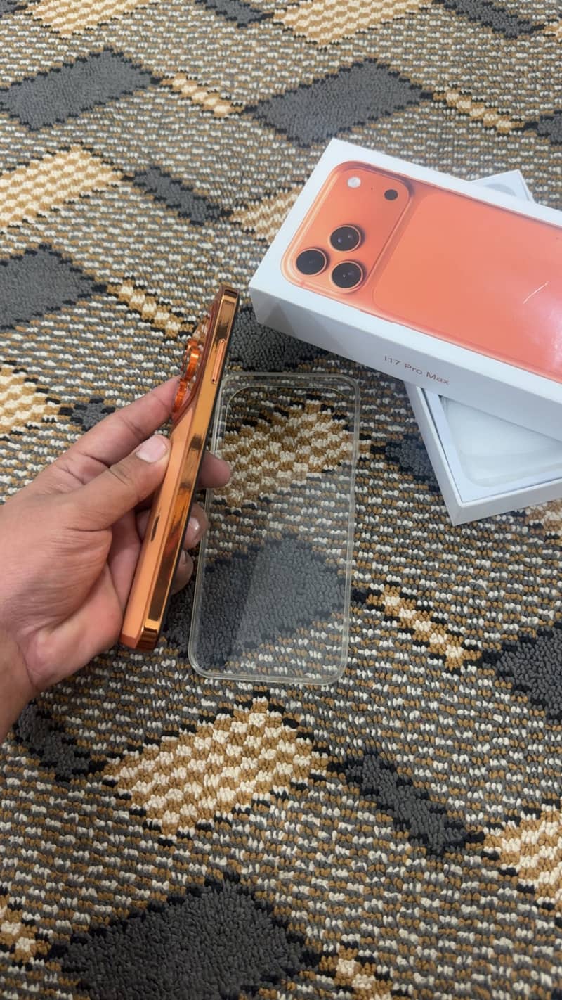 Apple iPhone 17 Pro Max 4