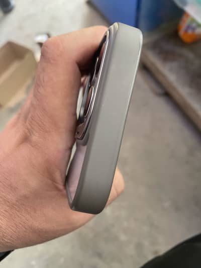 Apple iPhone 16 Pro Max box avblee