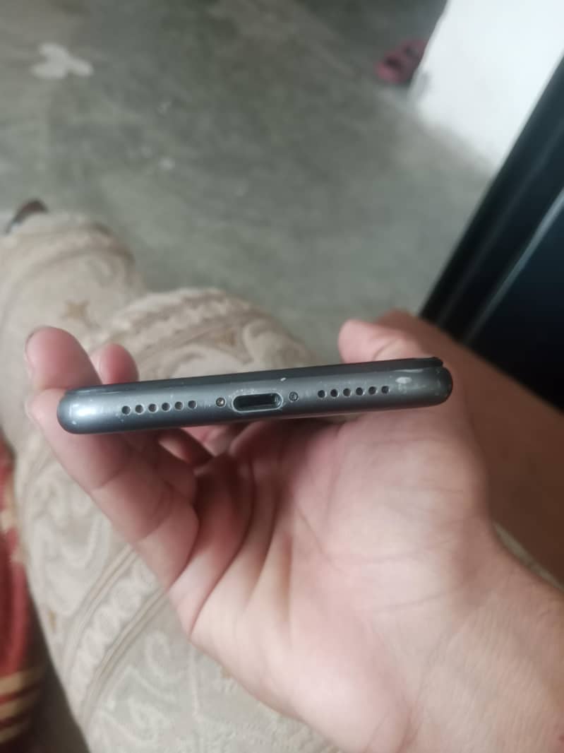 Apple iPhone 11 3