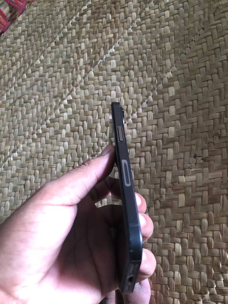 Apple iPhone 15 4