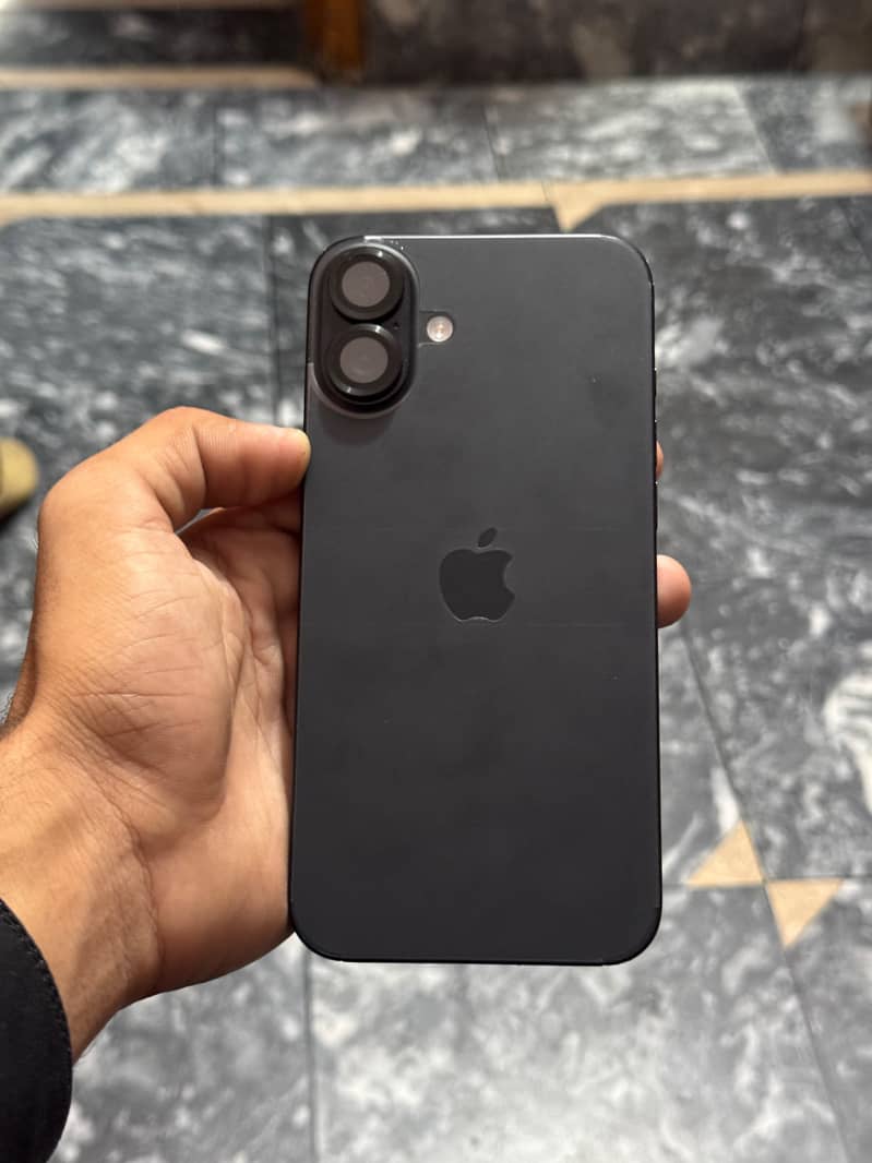 Apple iPhone 16 Plus 3