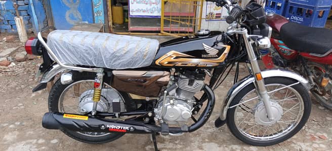 Honda 125 black gold edition brand new 03396464638%