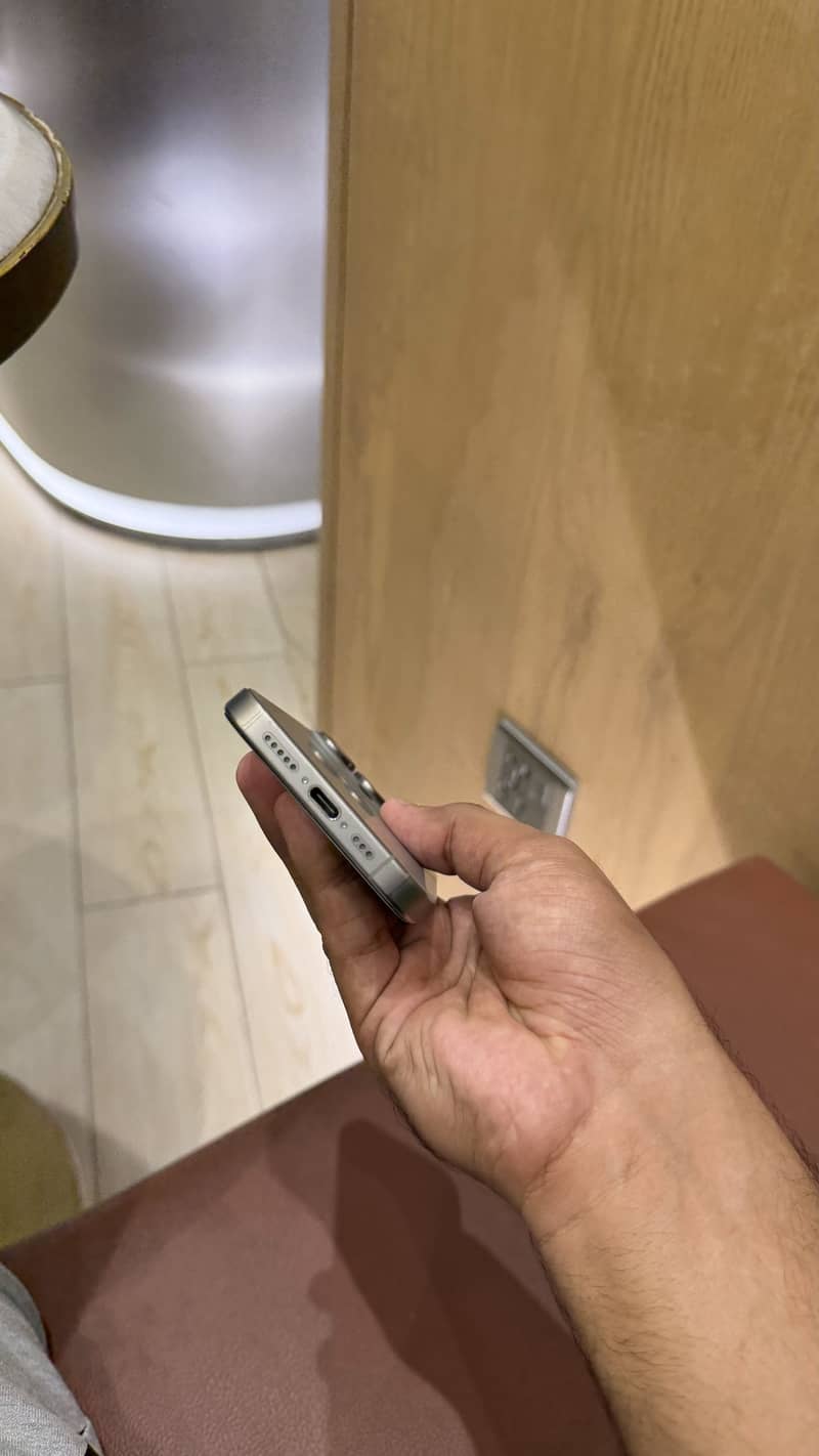 Apple iPhone 15 Pro 4