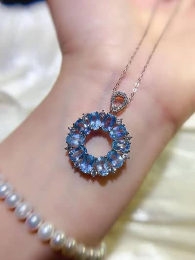 Aquamarine pendent