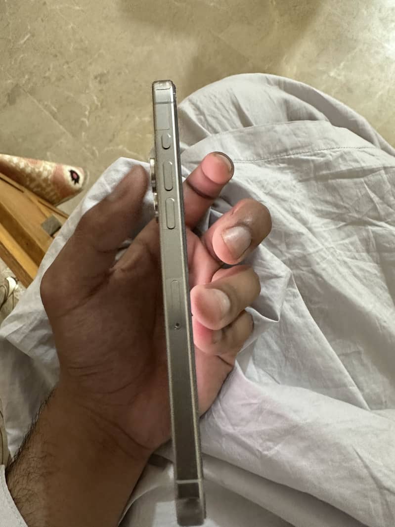 Apple iPhone 15 Pro Max 0