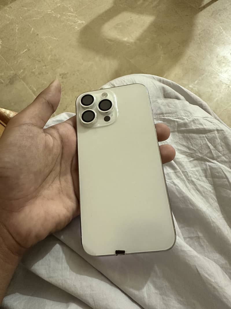 Apple iPhone 15 Pro Max 1