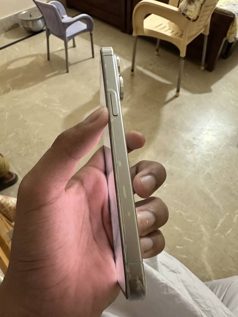 Apple iPhone 15 Pro Max 2