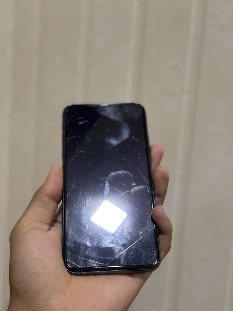 Apple iPhone 11 Pro Max 2