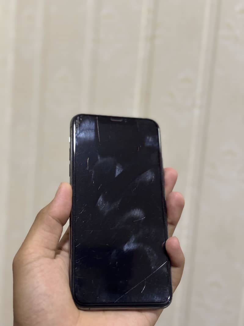 Apple iPhone 11 Pro Max 4
