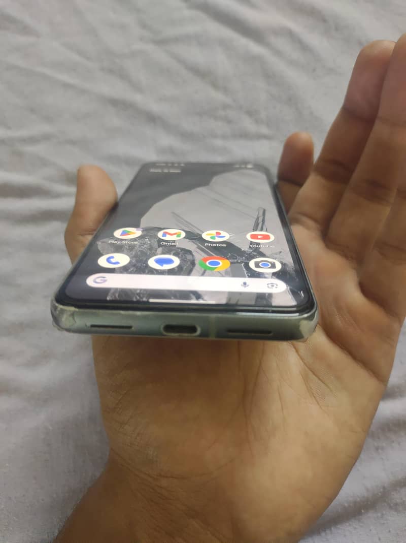 Google Pixel 8 4