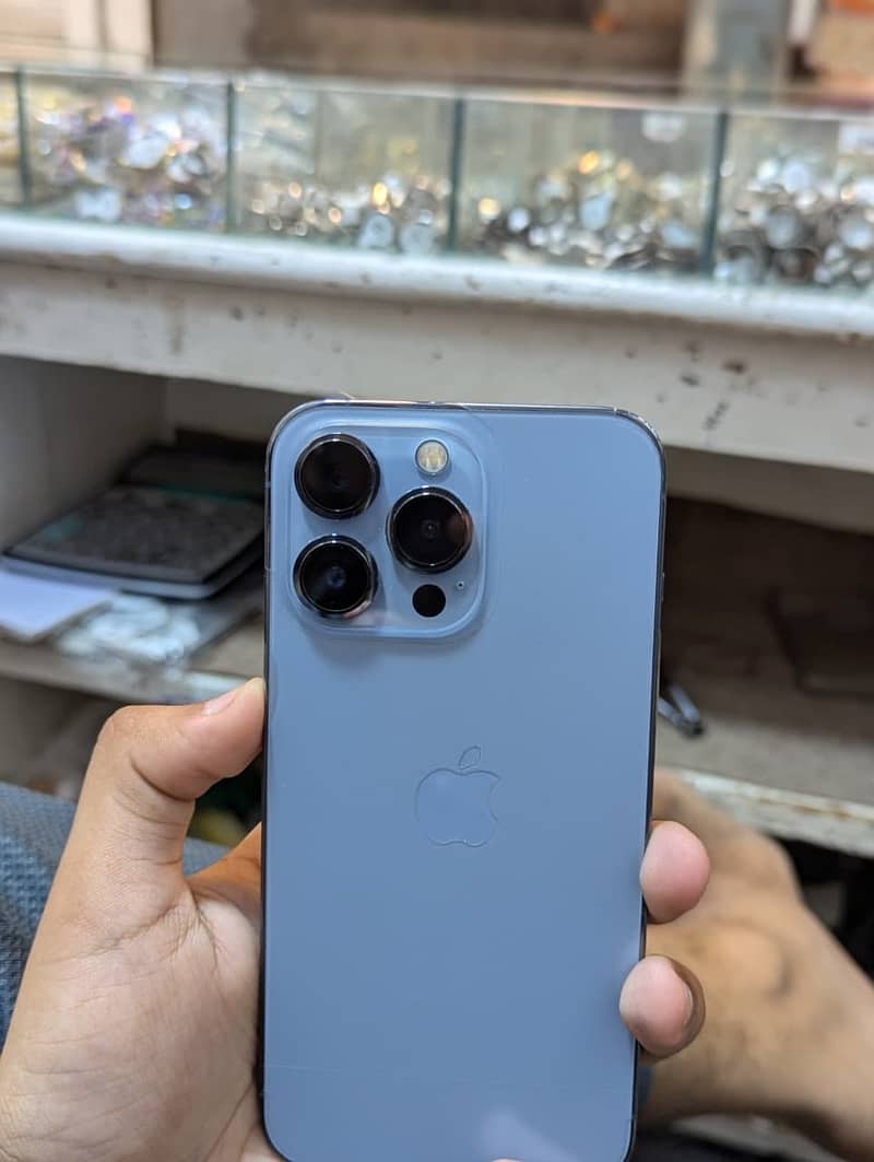 Apple iPhone 13 Pro 1