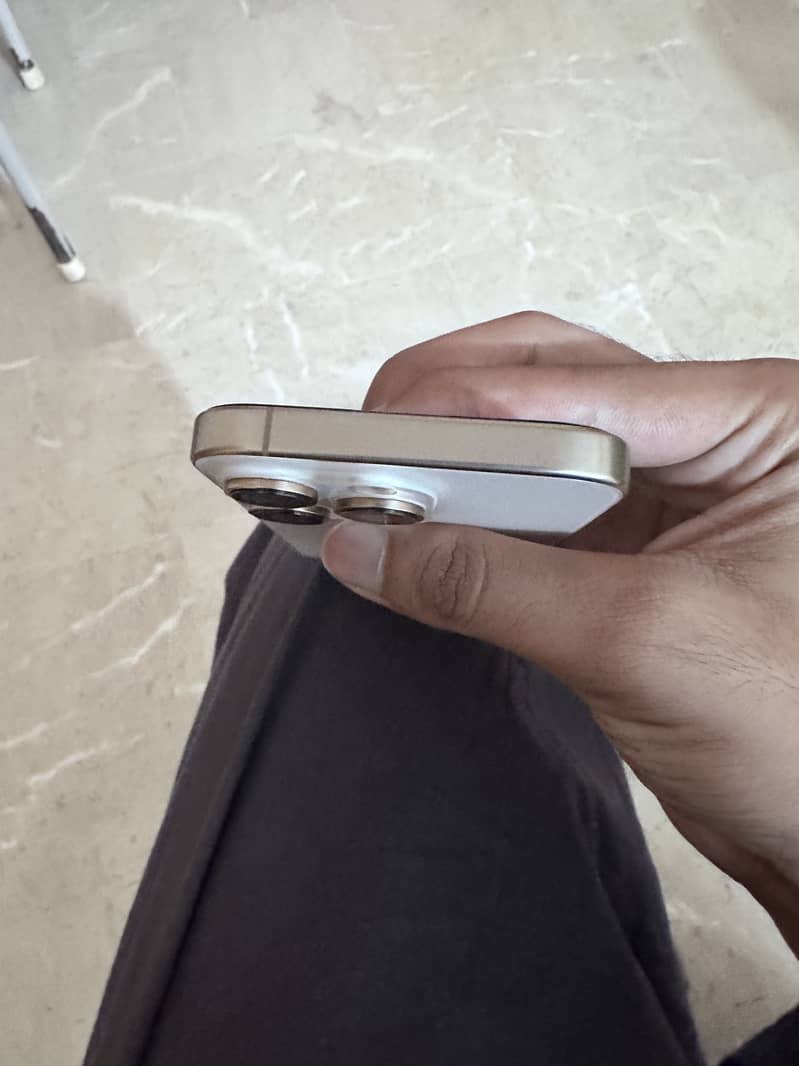 Apple iPhone 16 Pro 3