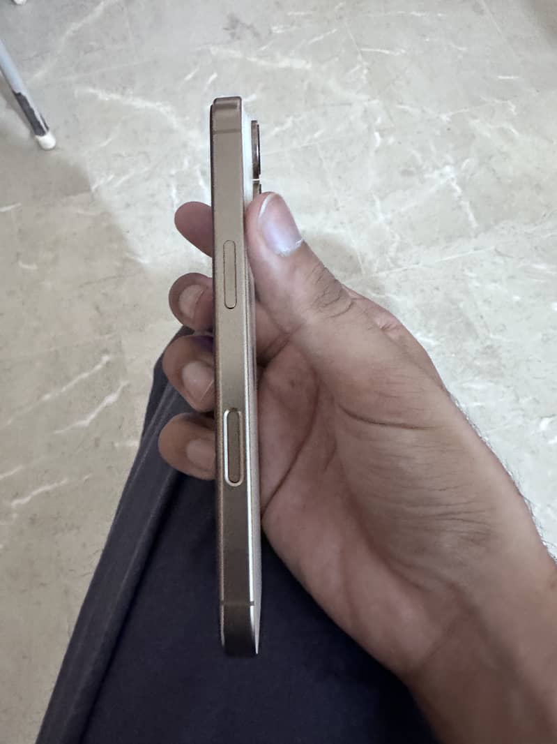 Apple iPhone 16 Pro 4