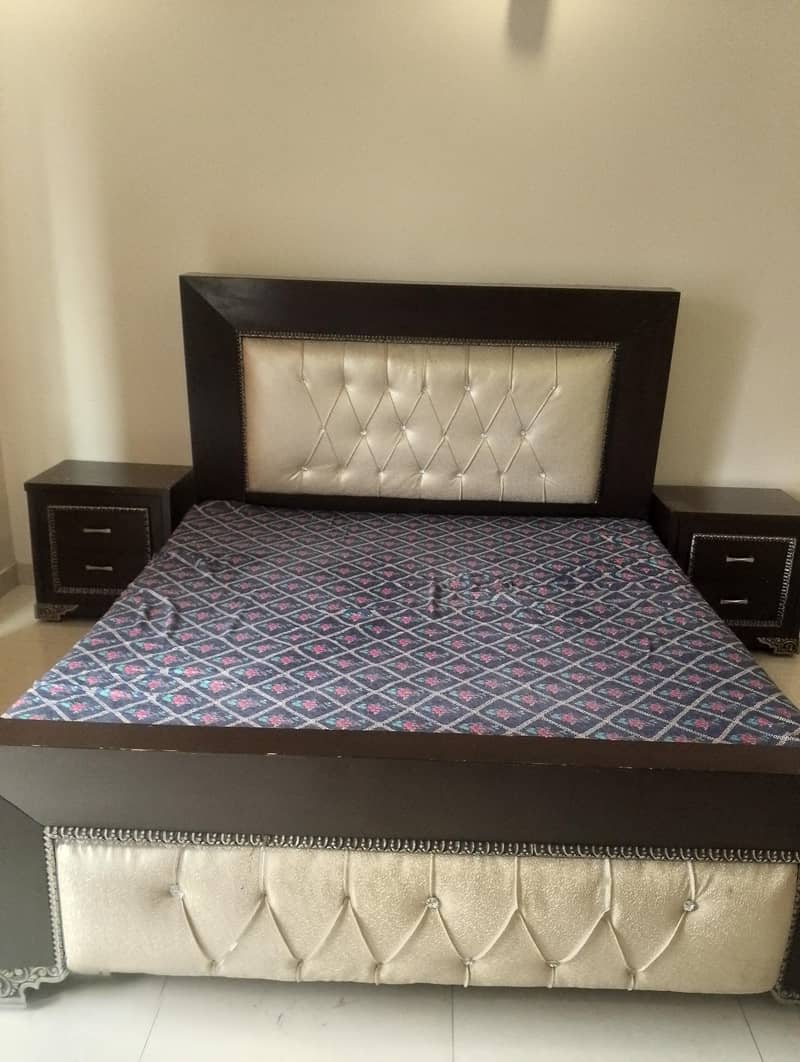 Double bed with side tables 1
