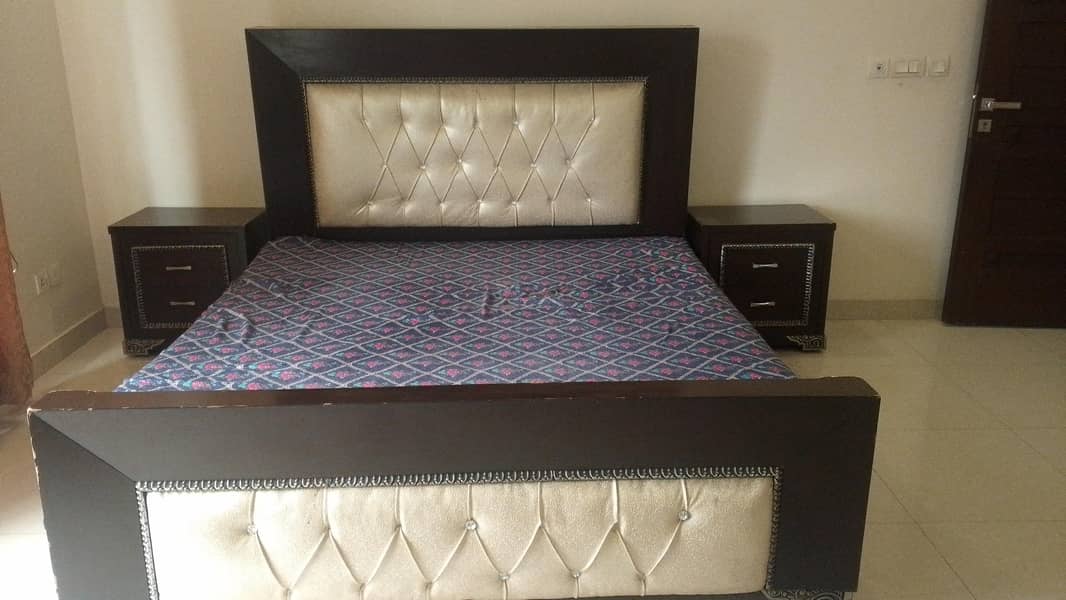 Double bed with side tables 5