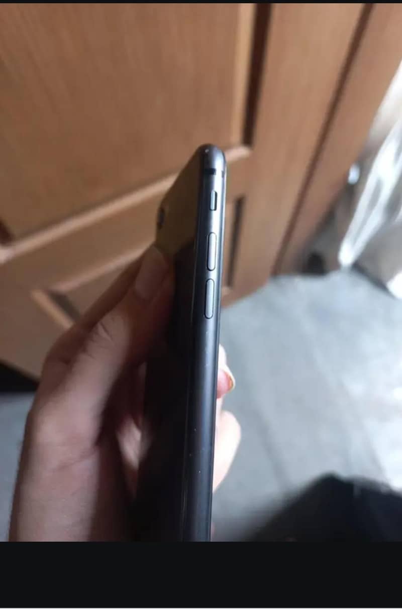 Apple iPhone 8 1