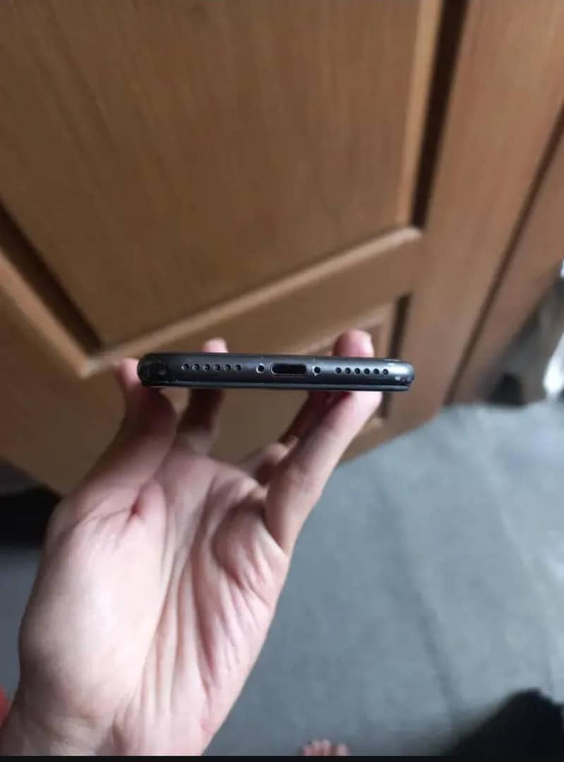 Apple iPhone 8 3