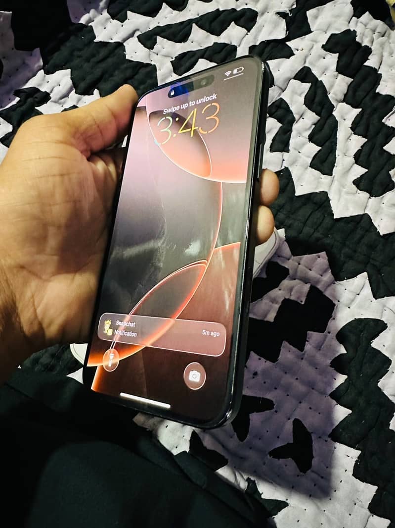 Apple iPhone 16 Plus 3