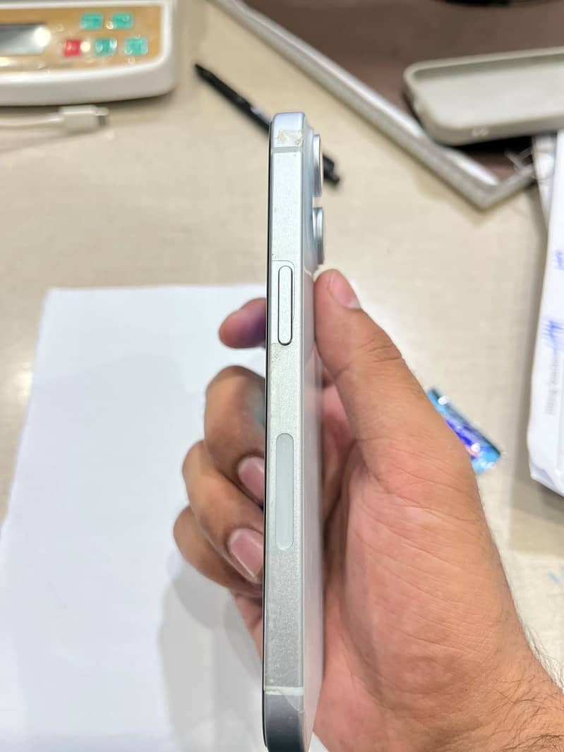 Apple iPhone 15 2