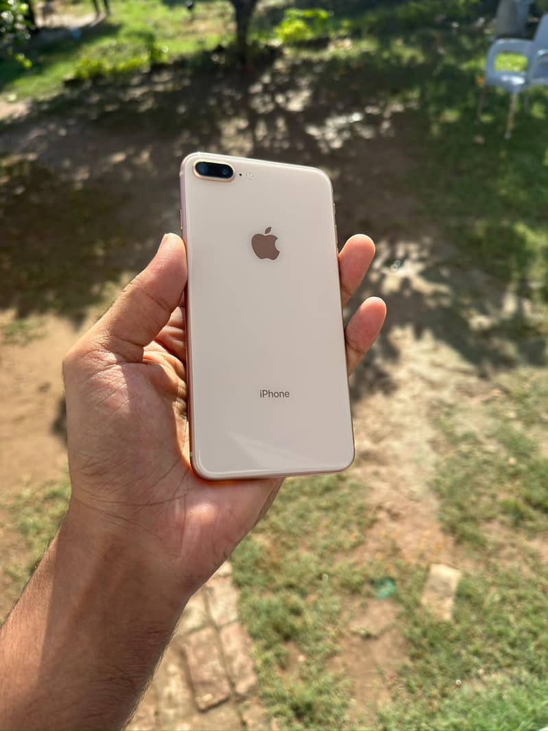 Apple iPhone 8 Plus 1